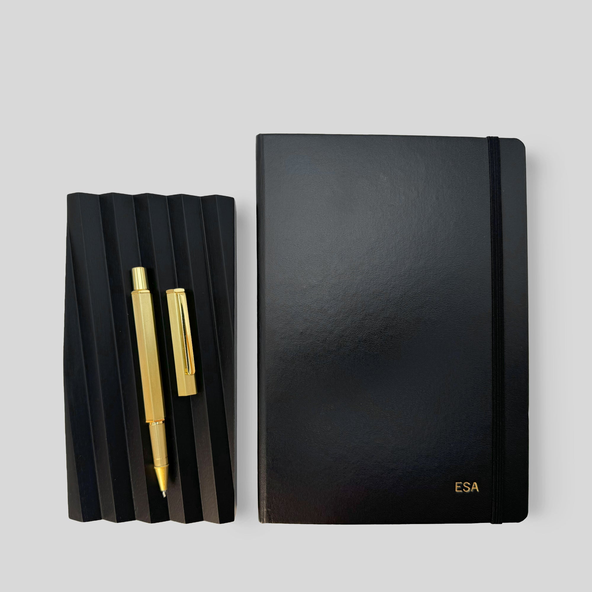 Black notebook with a pen, part of the Business Gift: Thinking by Hand set, showcasing elegance and inviting thoughtful writing.