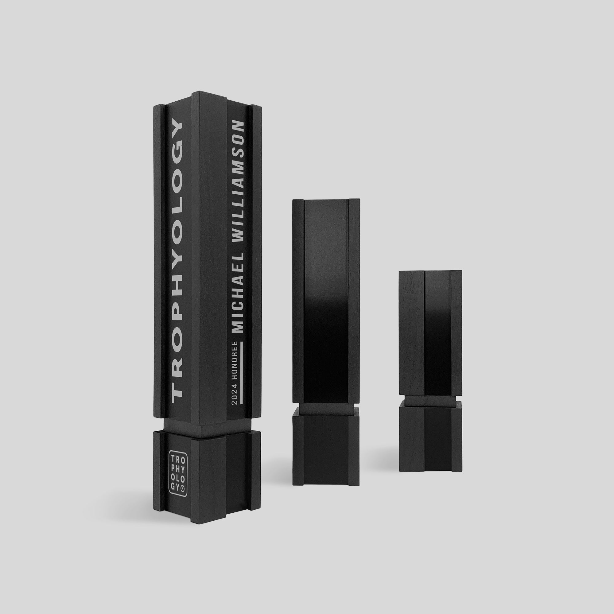 Stela Imperium Award | Small features a sleek ebony wood body with customizable brushed aluminum ribbons, representing clarity and achievement in a modern, minimalist design.