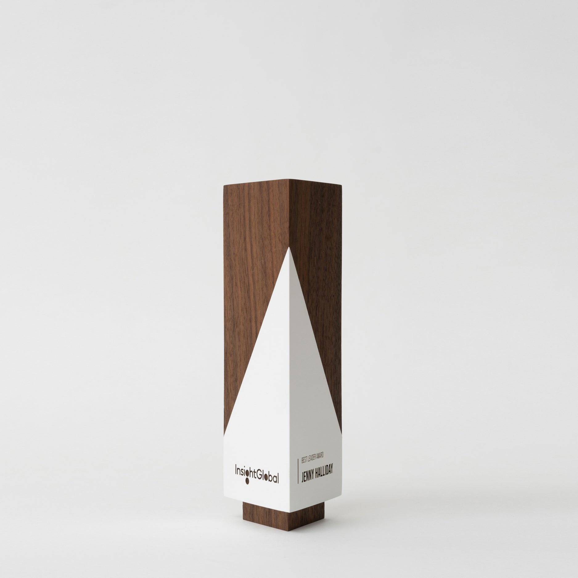 Geometria Award Triangulus, a wooden box with a sleek triangle design, embodying precision and crafted from walnut or maple to honor achievement.